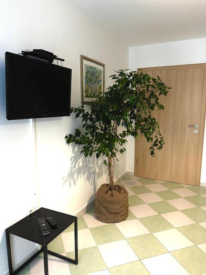 Apartments Villa Mira Kaštela Kültér fotó