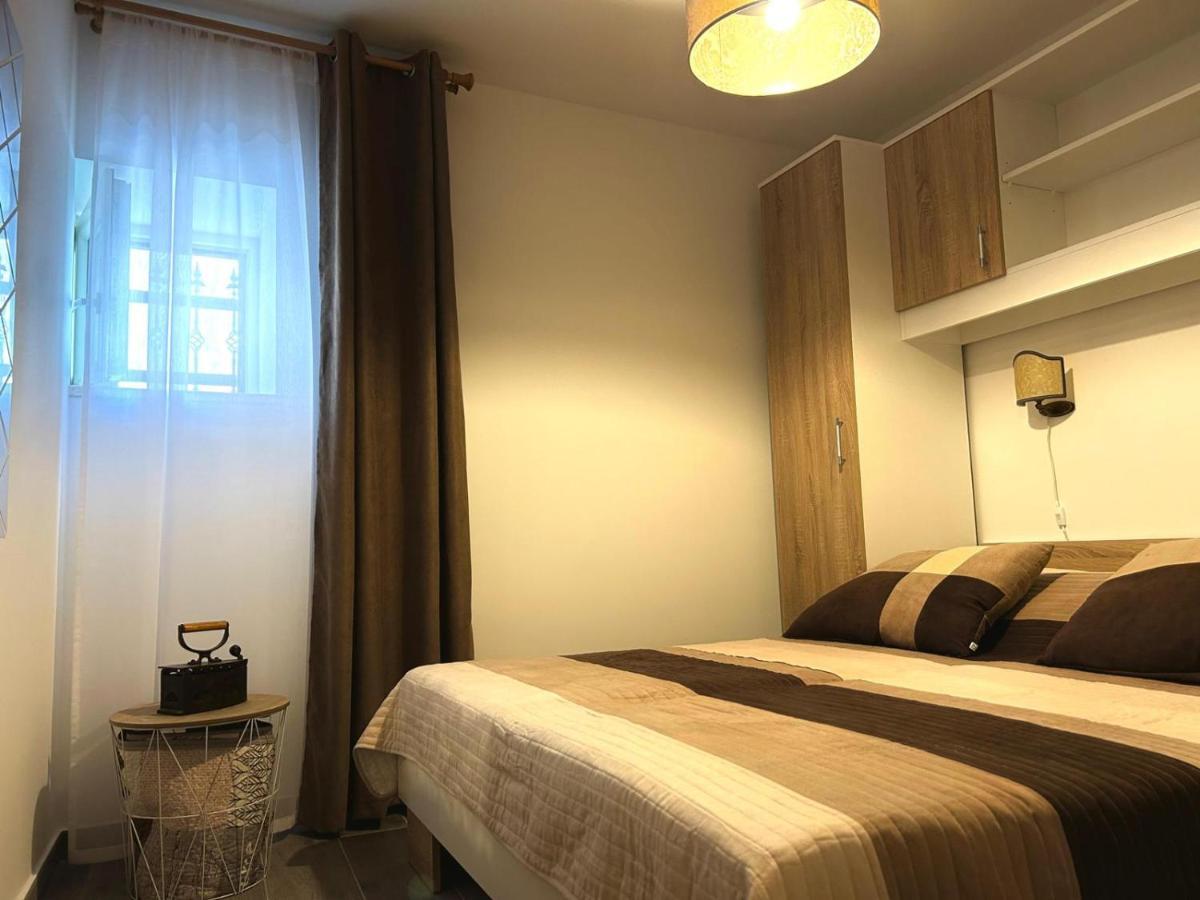 Apartments Villa Mira Kaštela Kültér fotó