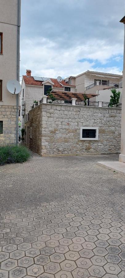 Apartments Villa Mira Kaštela Kültér fotó