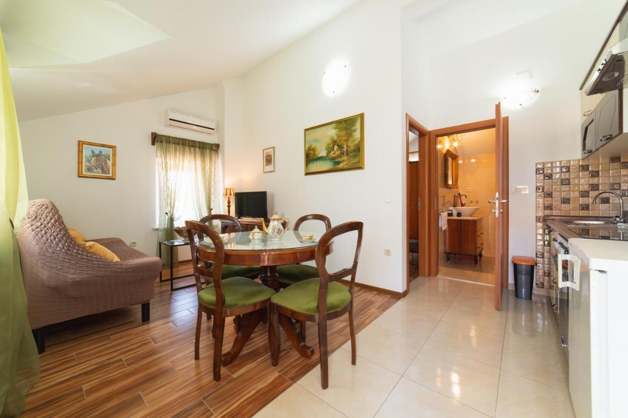 Apartments Villa Mira Kaštela Kültér fotó