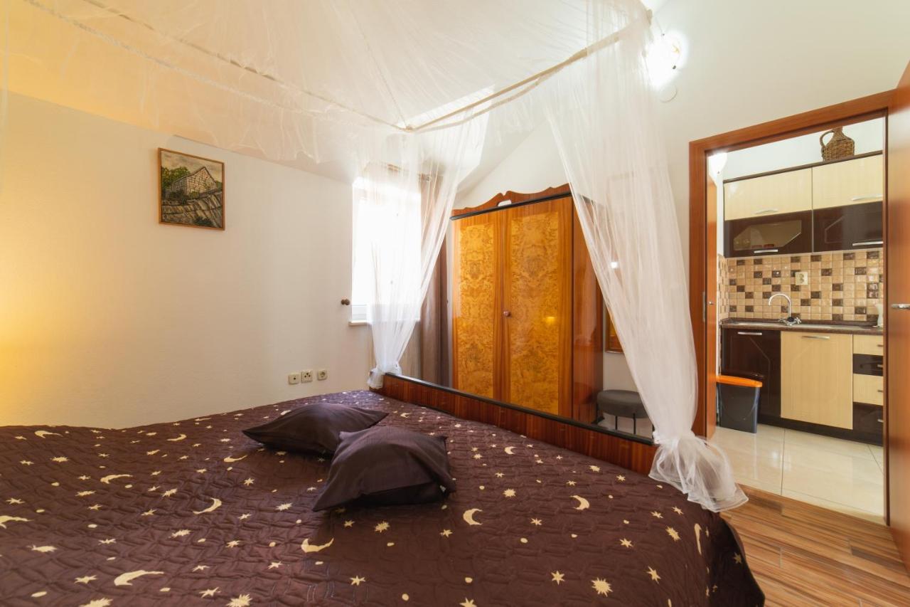 Apartments Villa Mira Kaštela Kültér fotó