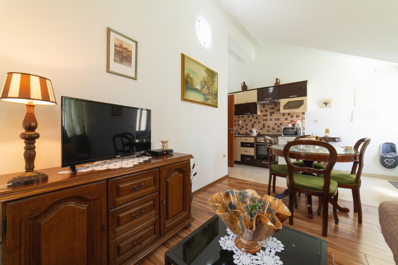 Apartments Villa Mira Kaštela Kültér fotó
