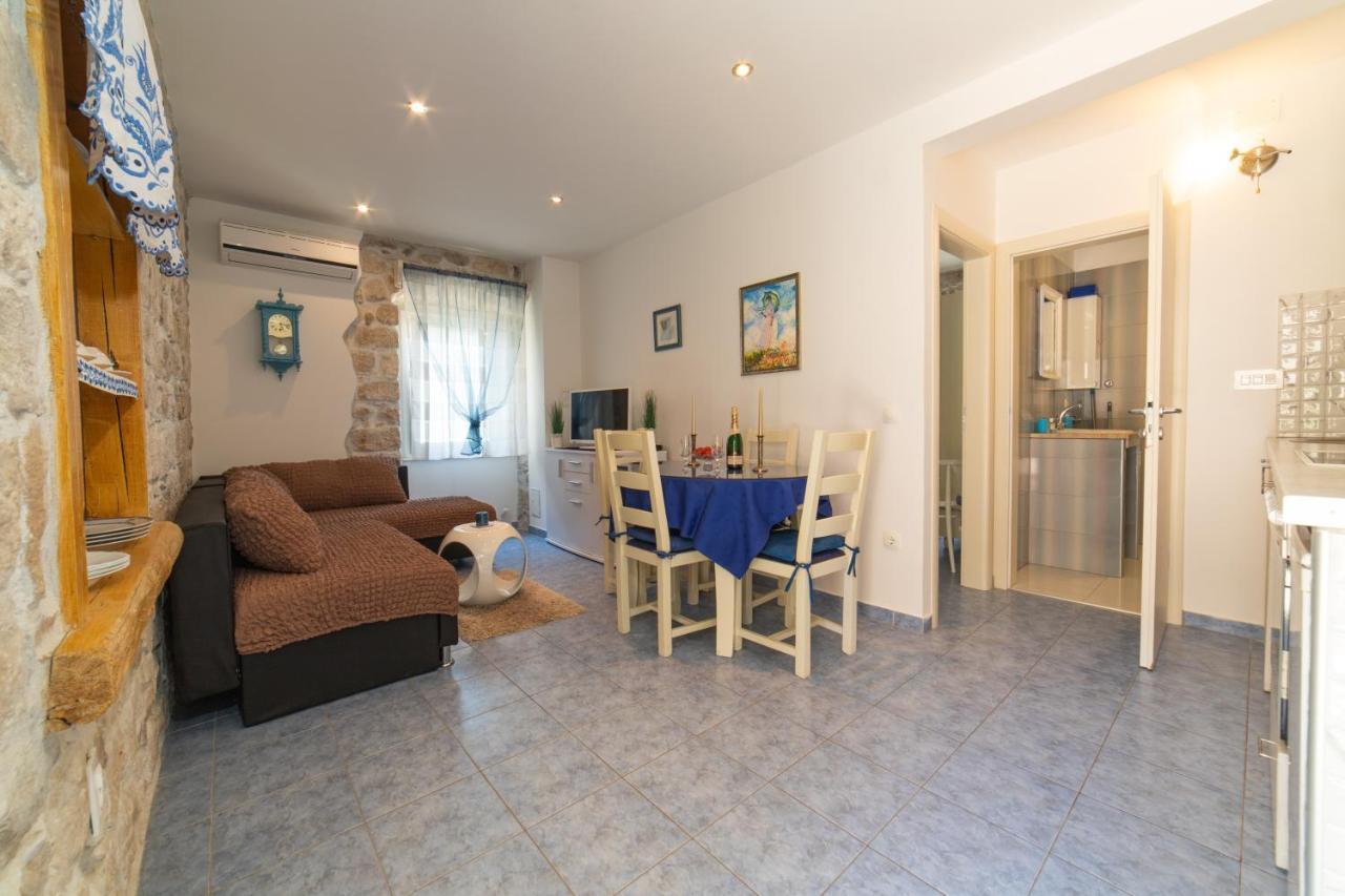 Apartments Villa Mira Kaštela Kültér fotó