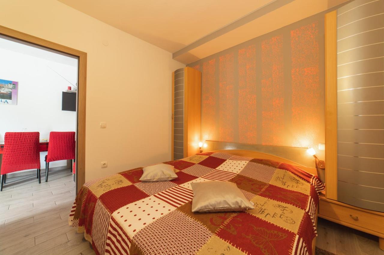 Apartments Villa Mira Kaštela Kültér fotó