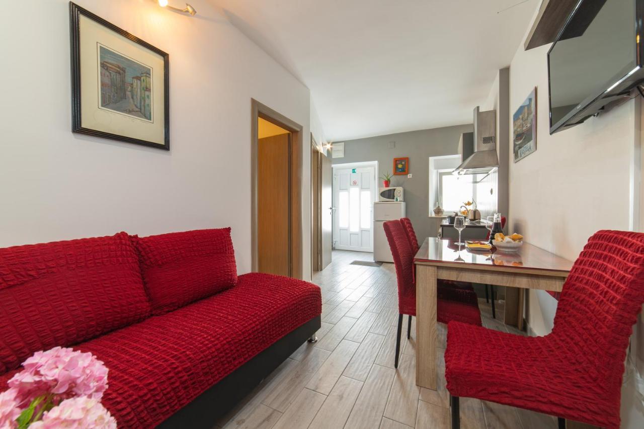 Apartments Villa Mira Kaštela Kültér fotó