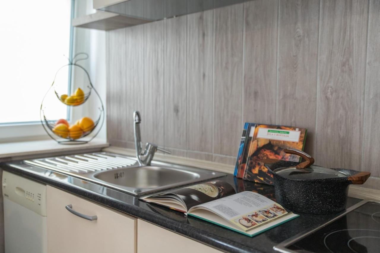 Apartments Villa Mira Kaštela Kültér fotó